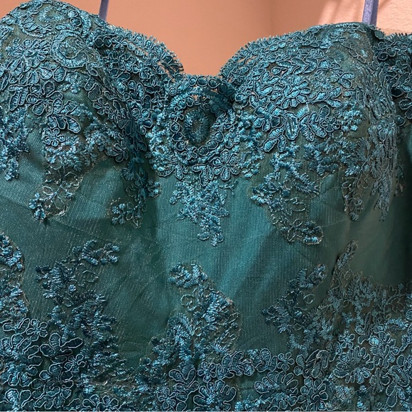 Formal gown/dress - Picture 3 of 5